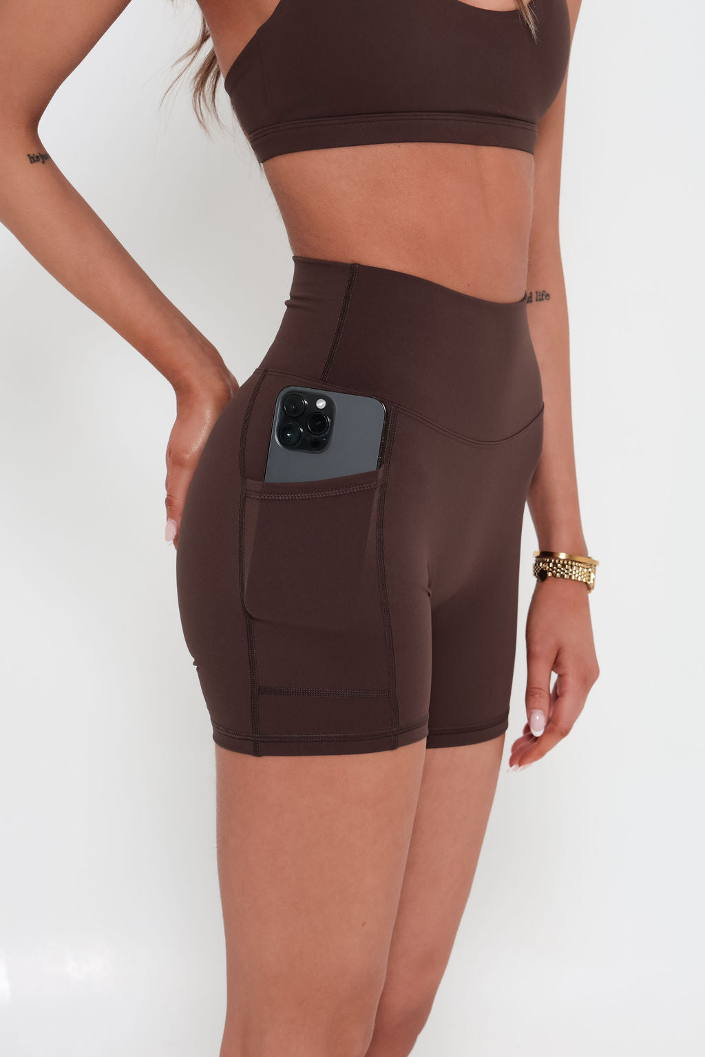 Essentials Invisible Scrunch Pocket Leggings - Black – TRNDSTTR