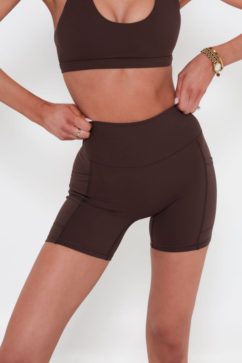 Essentials Invisible Scrunch Pocket 4.5" Shorts - Mocha Brown