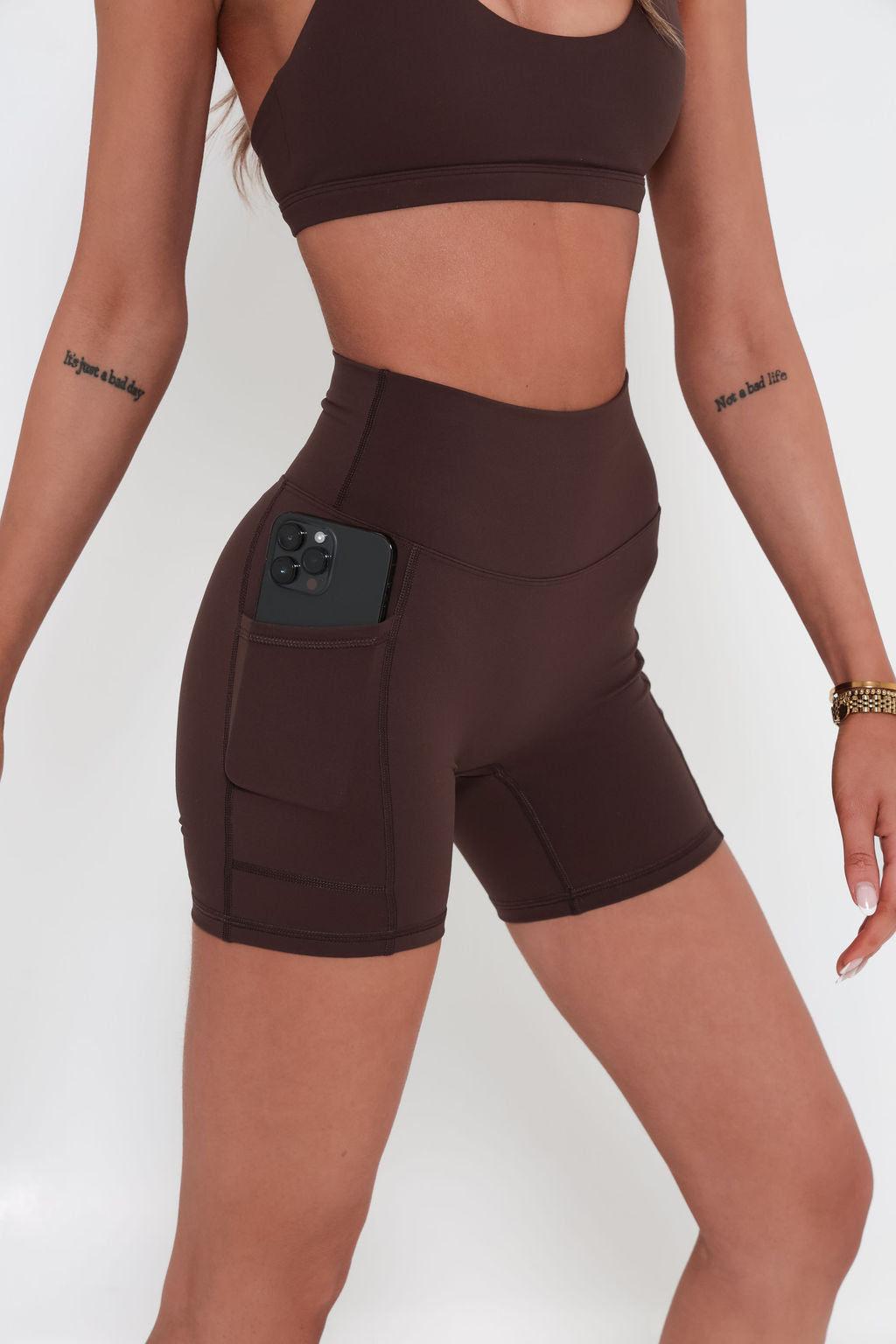 Essentials Invisible Scrunch Pocket 4.5" Shorts - Mocha Brown