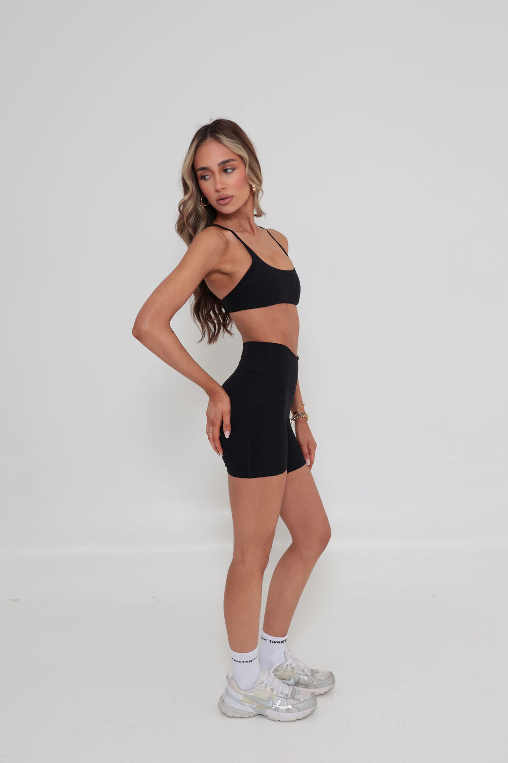 Essentials Invisible Scrunch Pocket 4.5" Shorts - Black