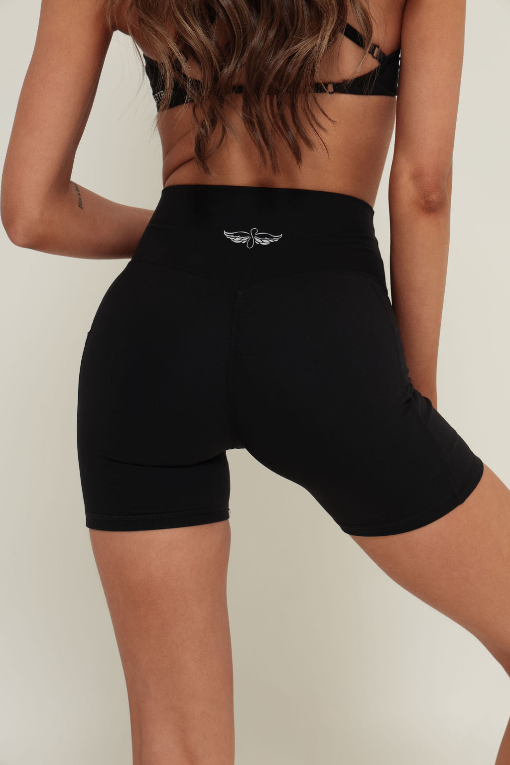 Essentials Invisible Scrunch Pocket 4.5" Shorts - Black