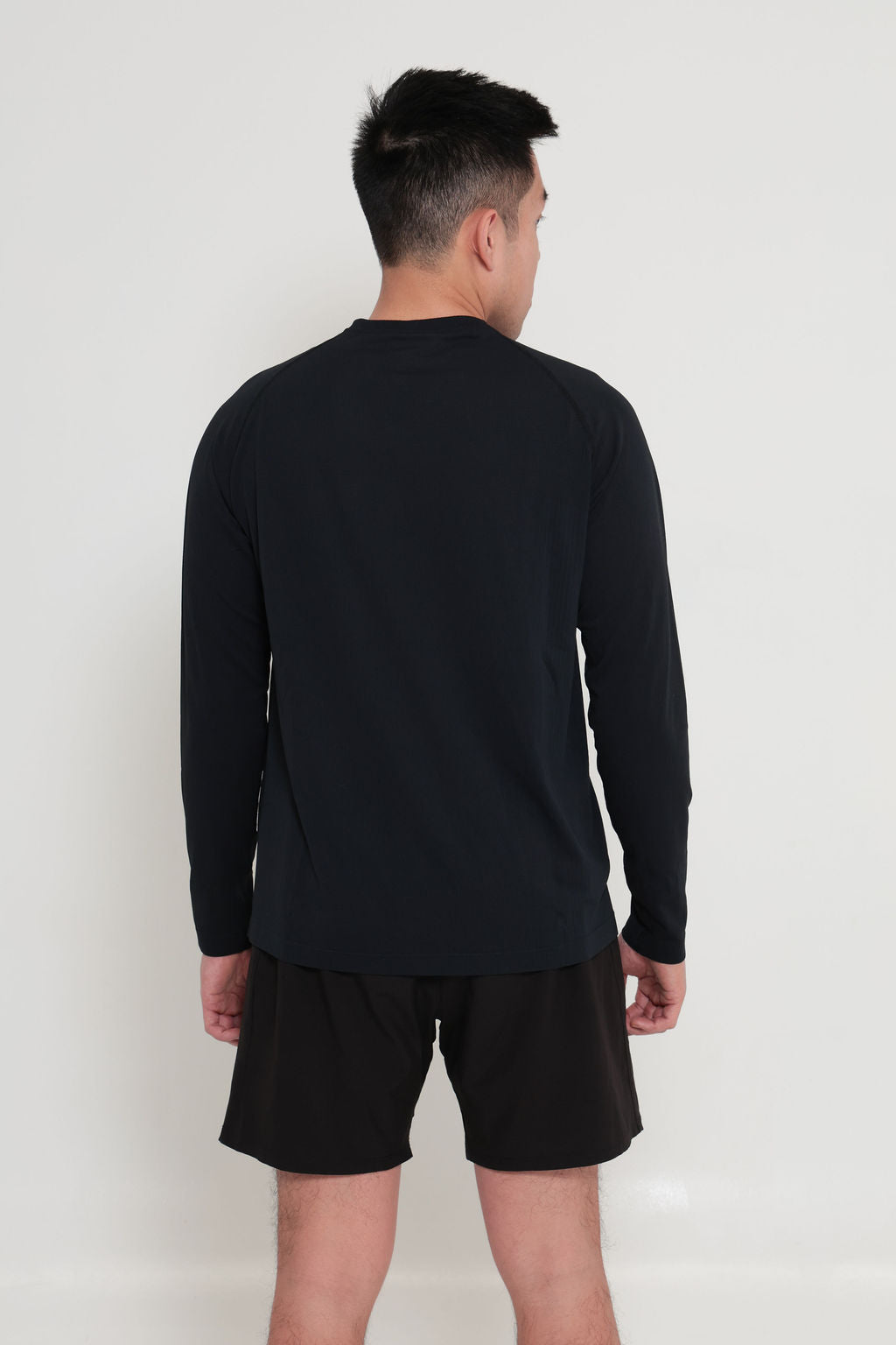 Essentials Men Crew Neck Long Sleeve - Black