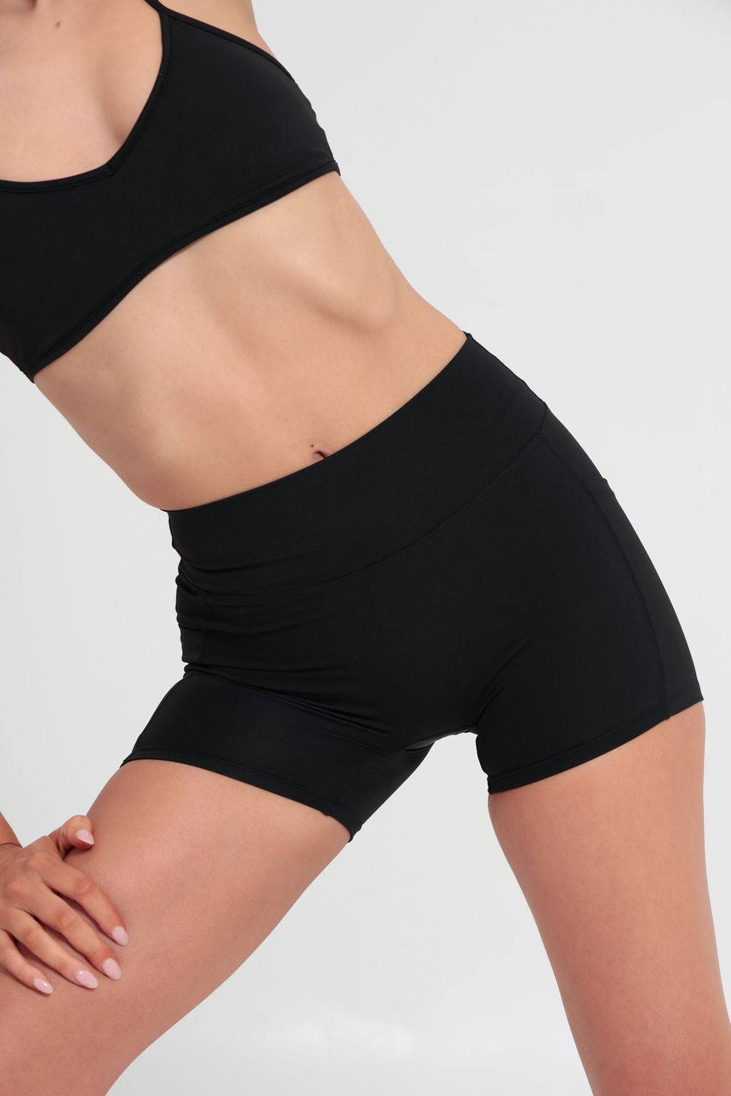 AirSilk™ 4" Invisible Scrunch Pocket Essentials Shorts - Black