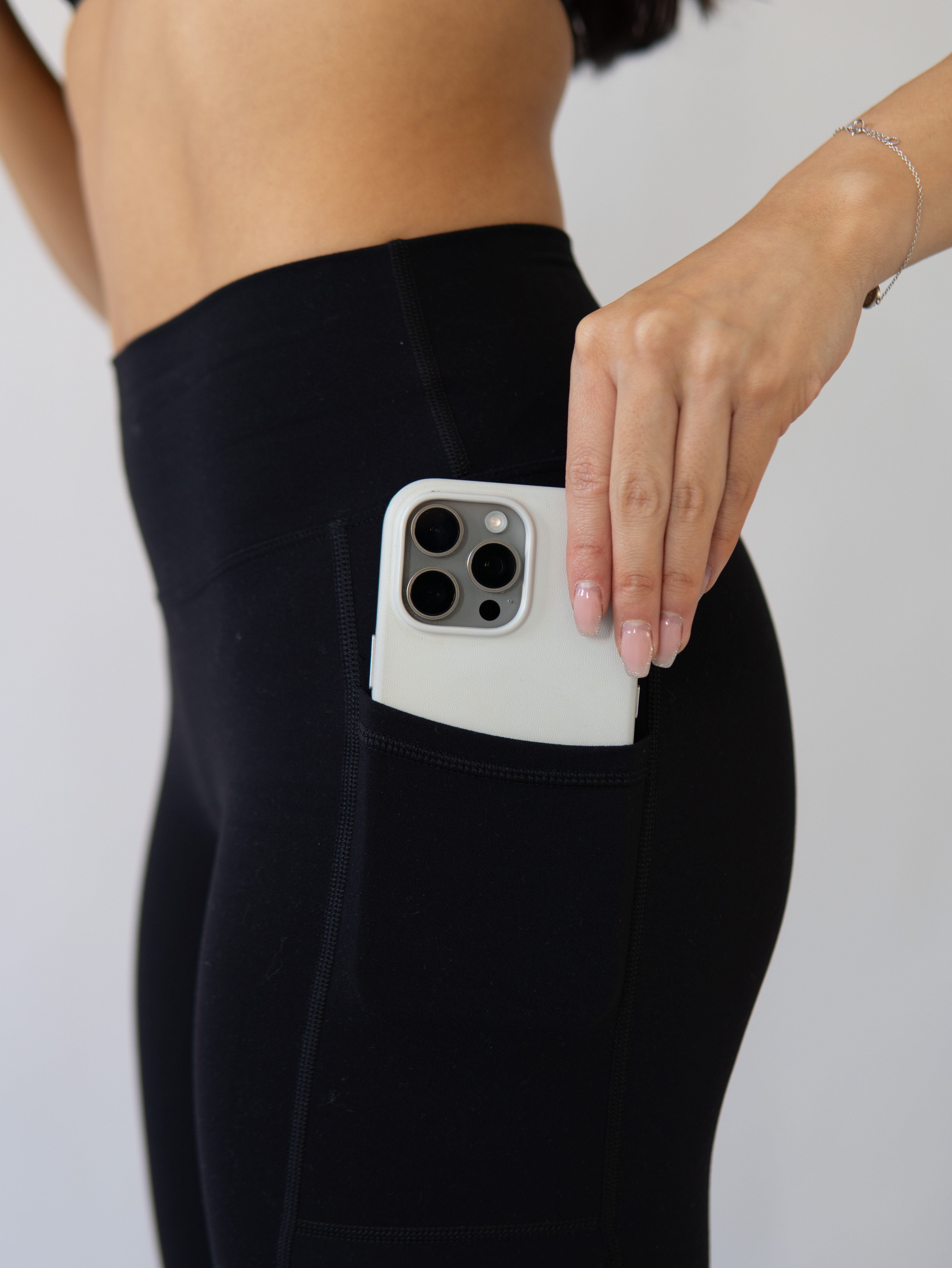 Essentials Invisible Scrunch Pocket Leggings - Black